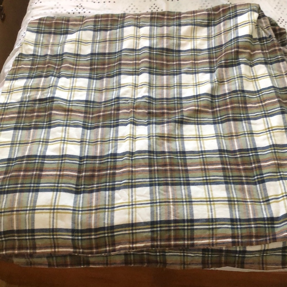 Plaid duvet cover : full size  never used ….. and it’s flannel -